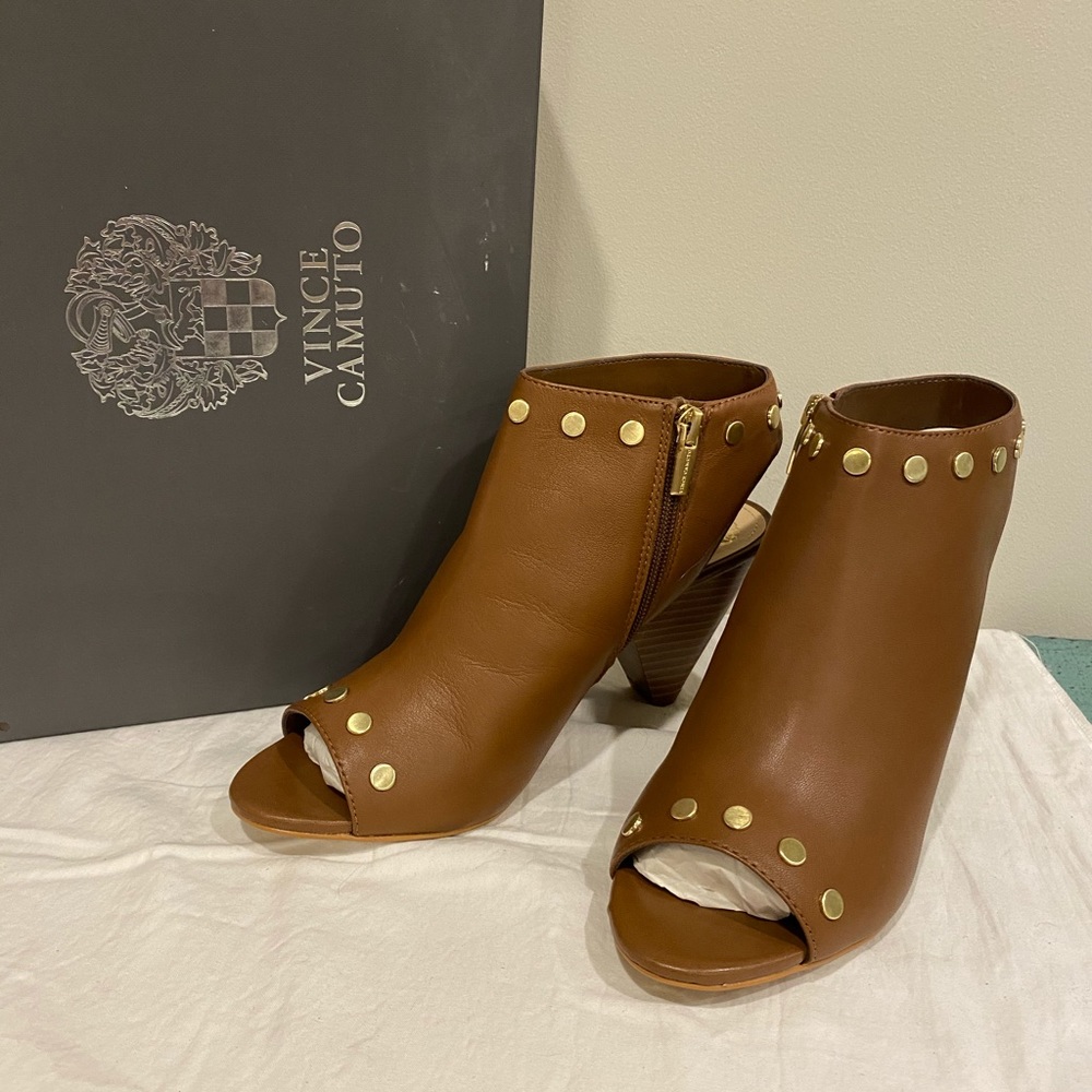 Vince Camuto sling back bootie 9
